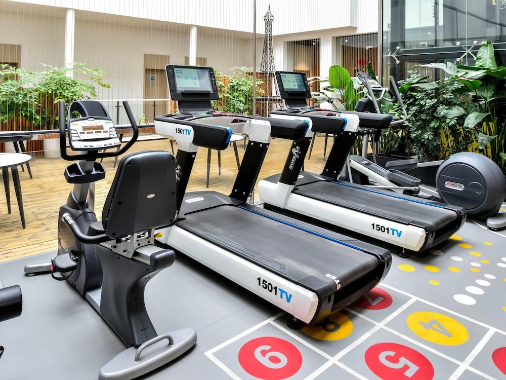 IBIS Shanghai New Hongqiao Hotel 43/68