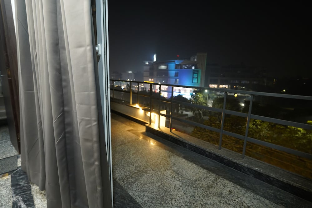 Posh Garden Inn Gurgaon 42/50