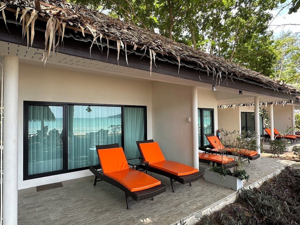 Twinbay Resort And Spa 4/69