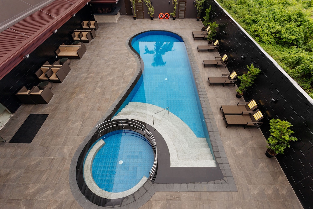 Summit Hotel Tacloban 58/63
