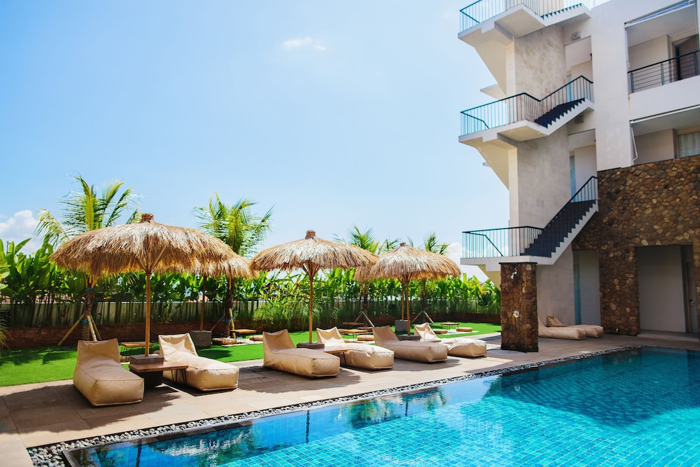 Mahogany Boutique Hotel 46/50