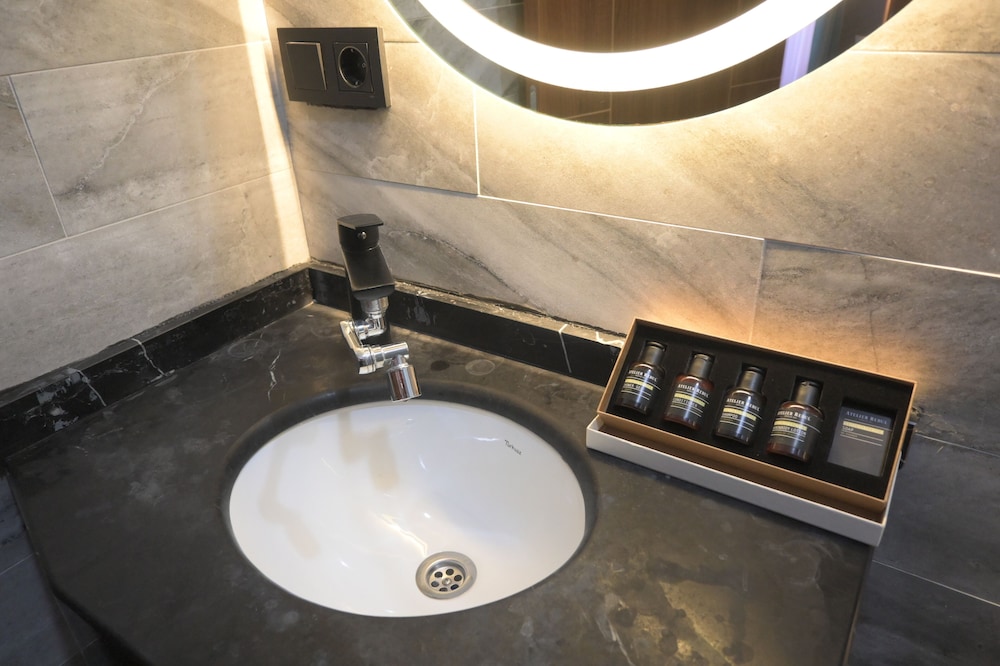 Grand Rue Hotel 36/40