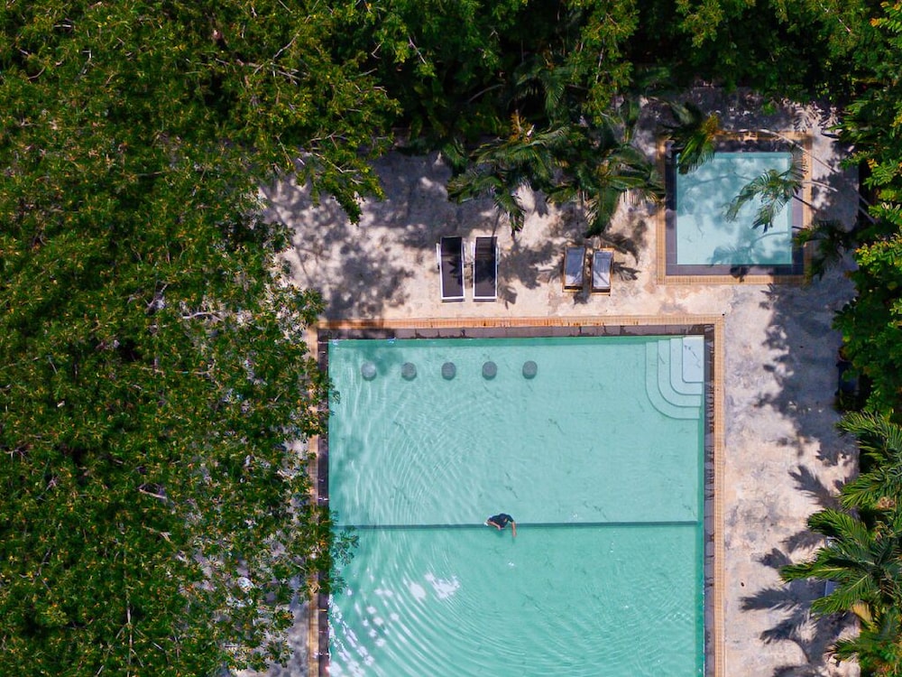 Issara Boutique Winery Hotel 48/78
