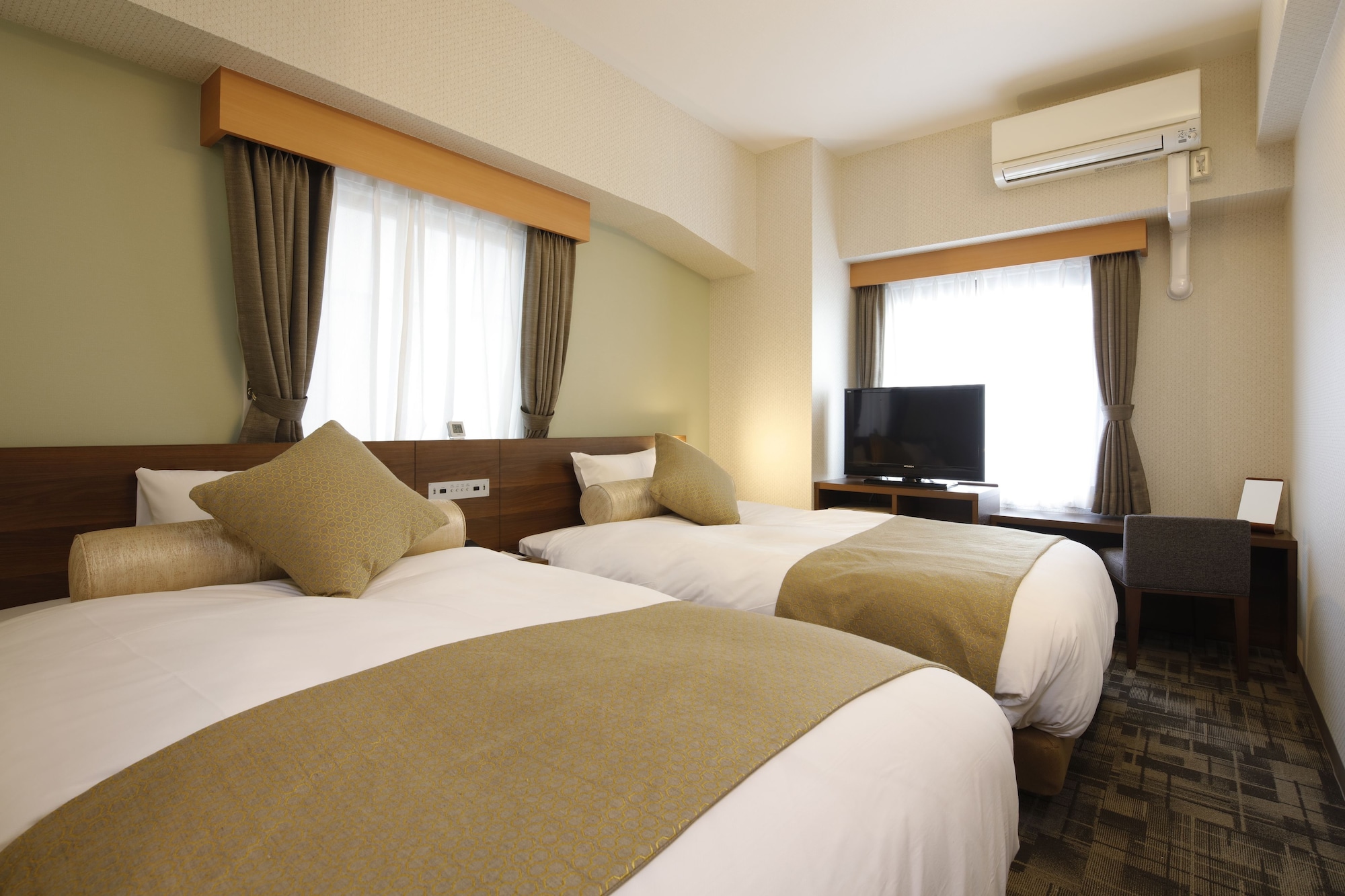ROOM, TWIN BEDS, SMOKING
