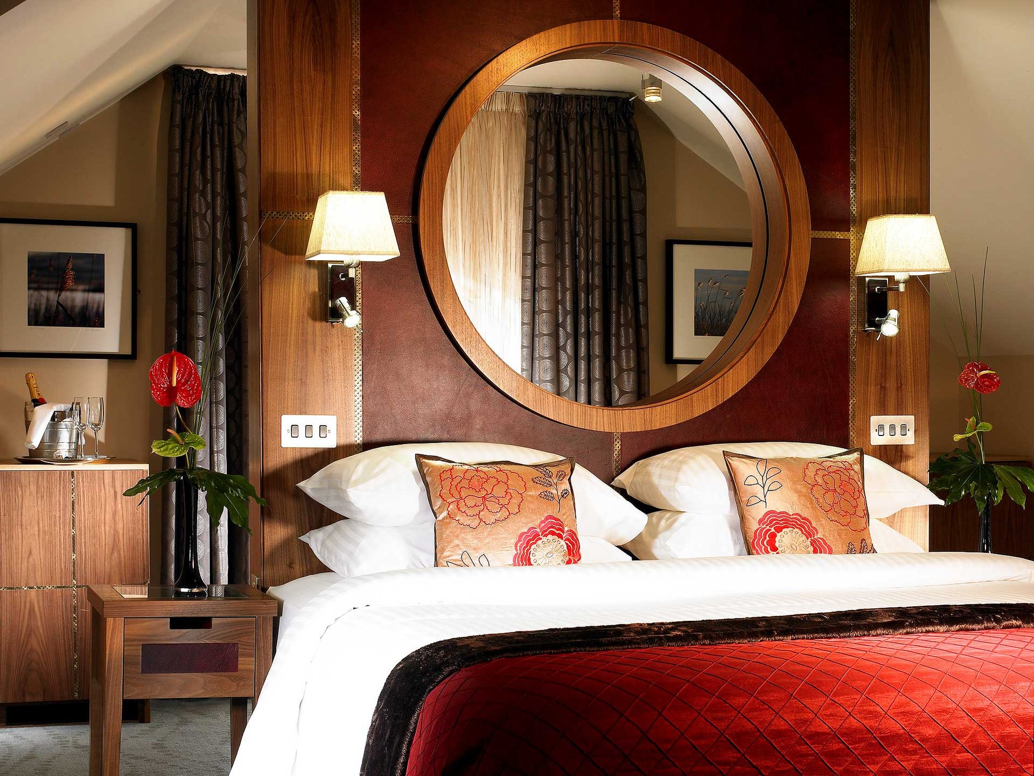 Gold Experience, King Bed