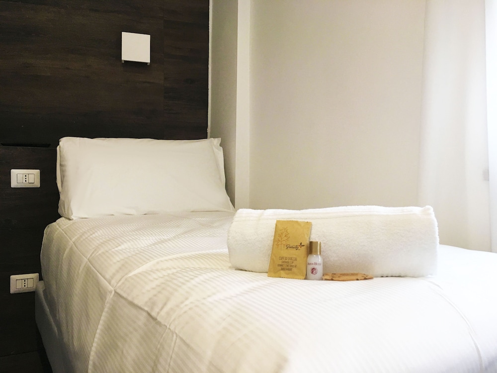ROOM, SINGLE