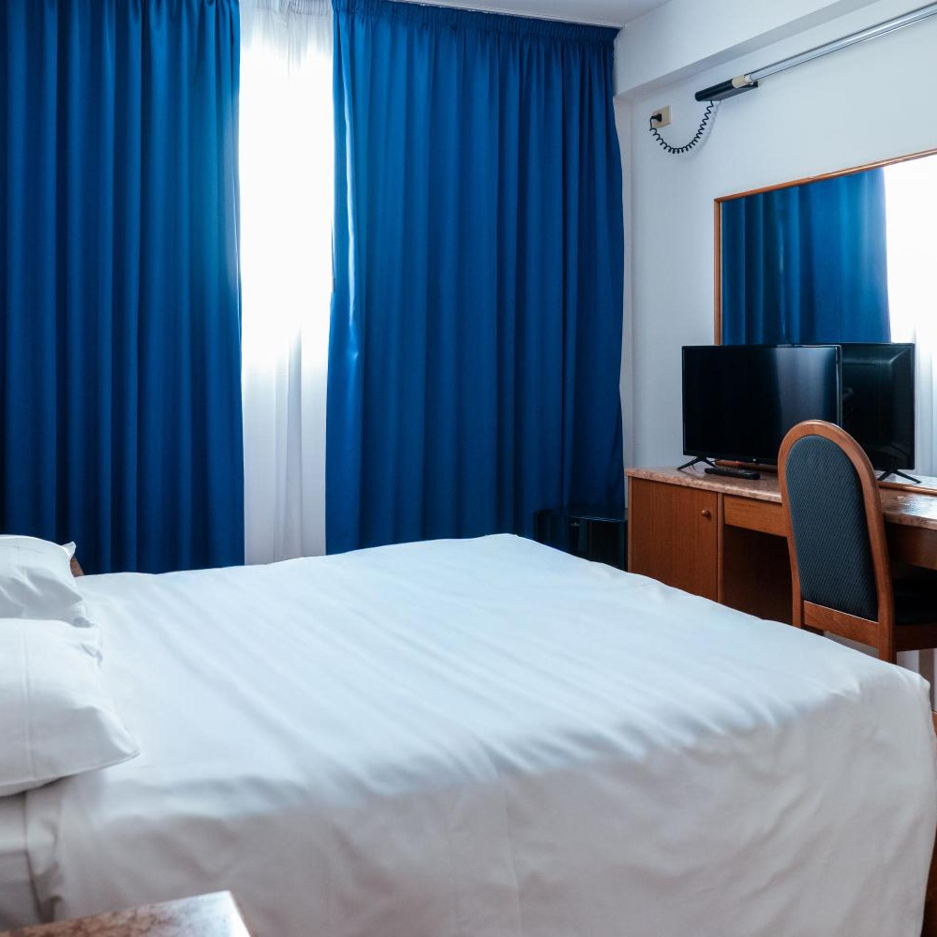 Room, Double Bed