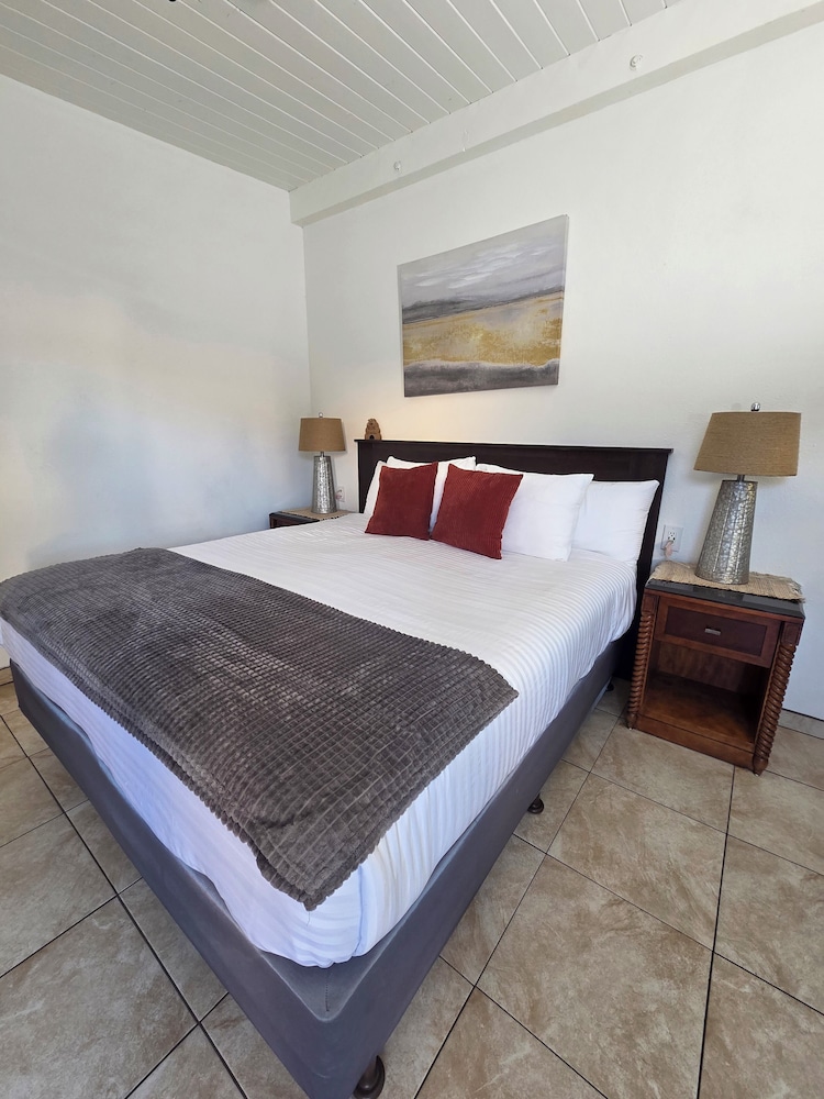 Design, King Bed, Pet Friendly