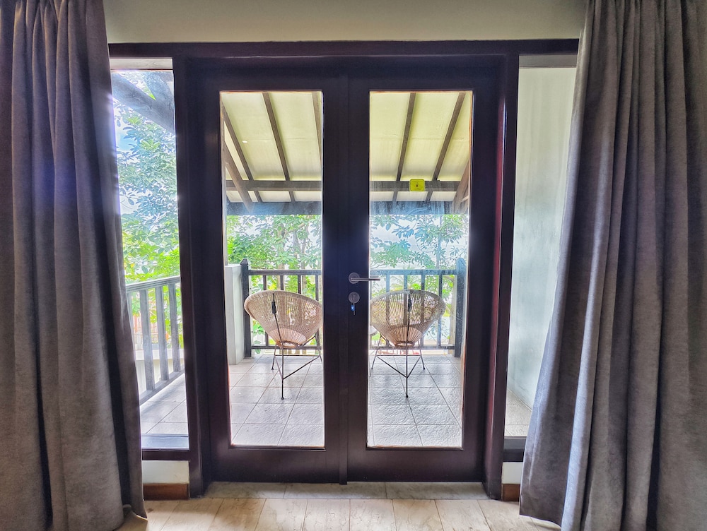 MaxOneHotels.com at Anyer 22/42
