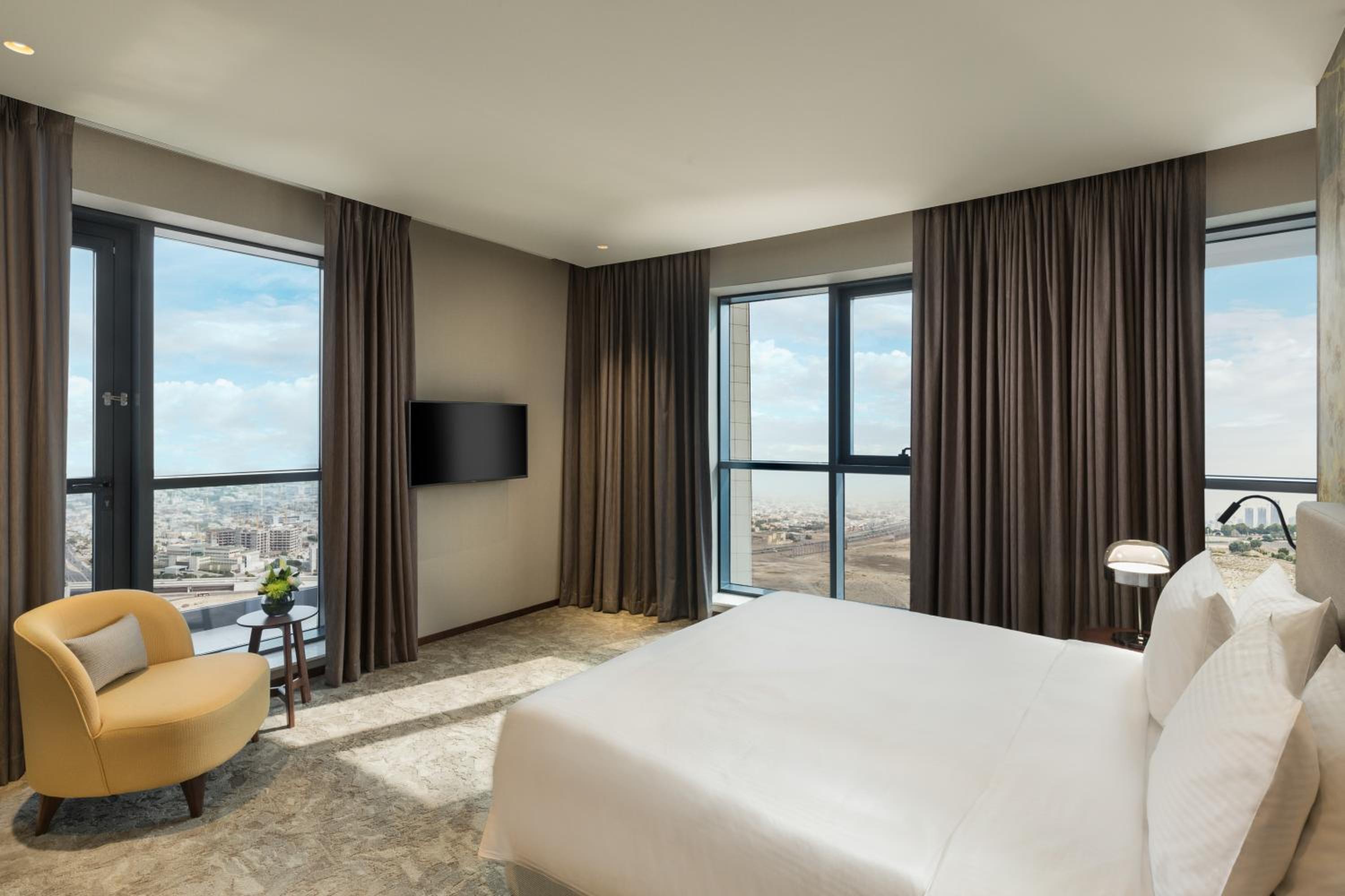 Sky, Deluxe, King Bed, Laundry