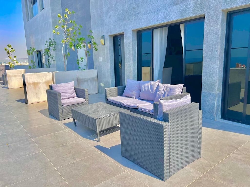 كورنيش لورين سويتس(Loren Suites Corniche) 30/50