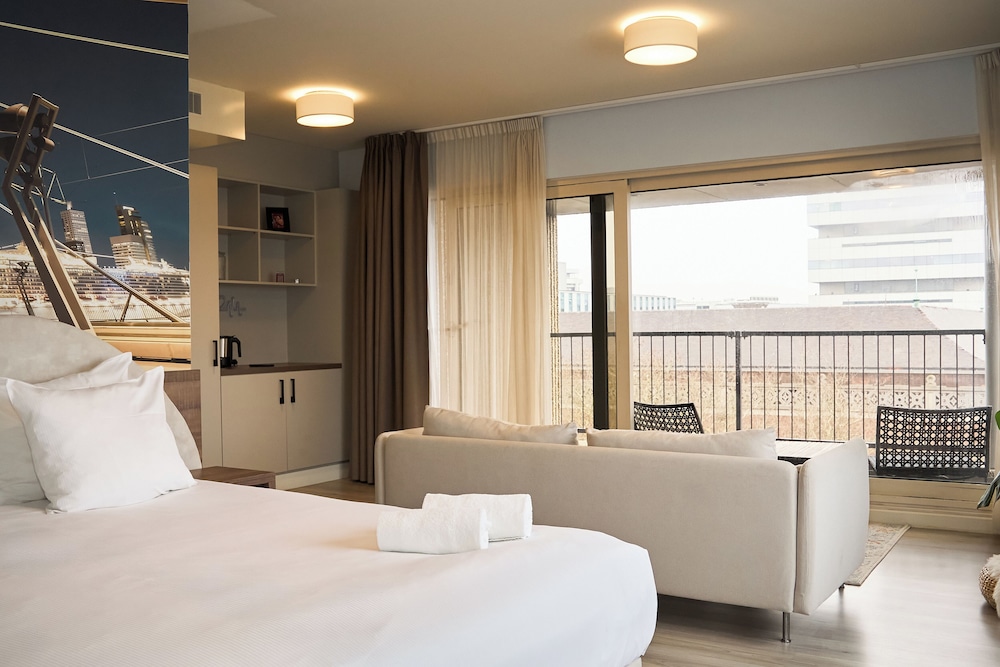 SUITE, BALCONY