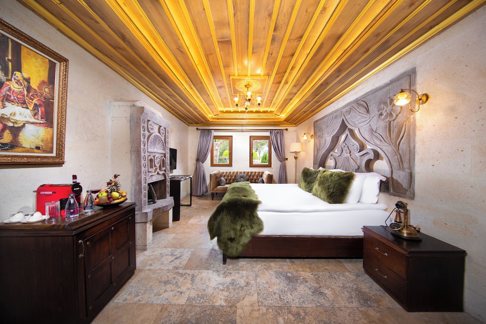 Pegasos Cave Suite 14/50