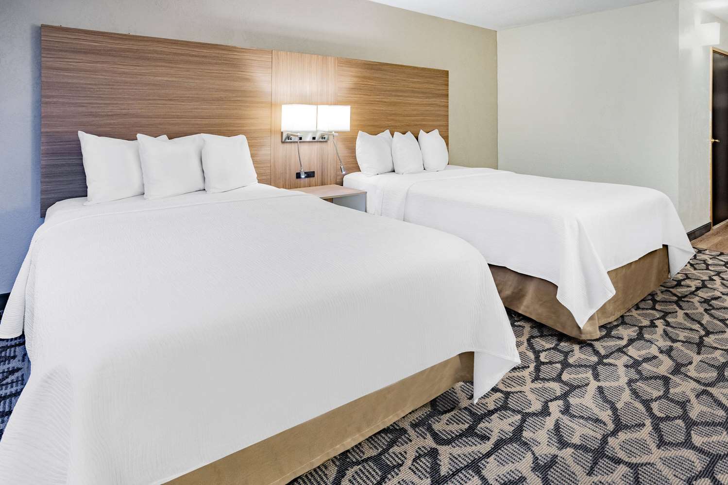 Ramada By Wyndham West Atlantic City 8/35