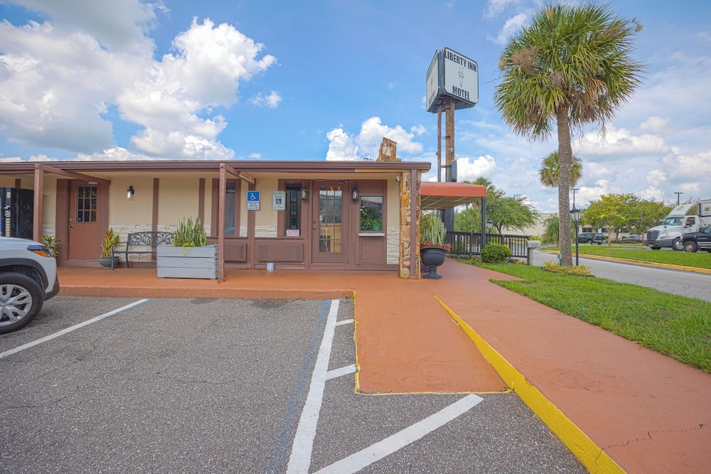 Liberty Garden Inn By Oyo Kissimmee Near Disney World 39/49