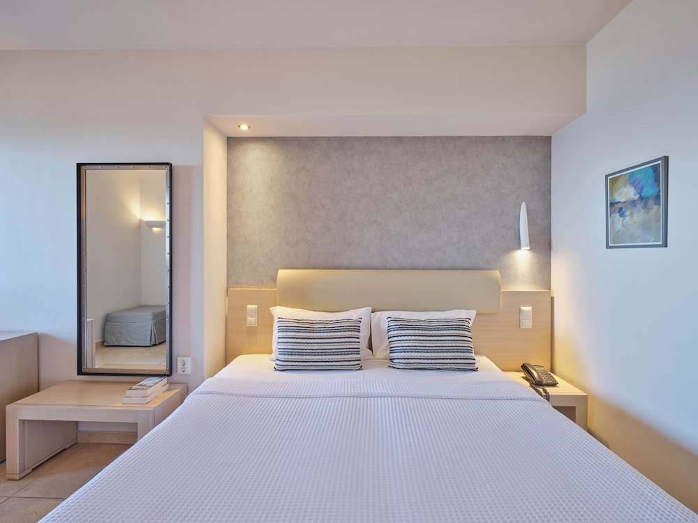 غرفة بسرير مزدوج أو سريرين منفصلين بإطلالة على البحر، Sitia Beach City Resort and Spa 3/10