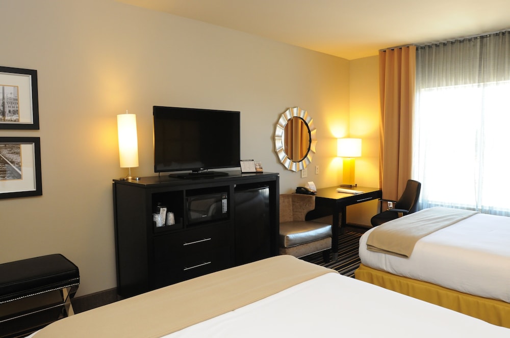 HOLIDAY INN EXPRESS COVINGTON MADISONVILLE 13/49