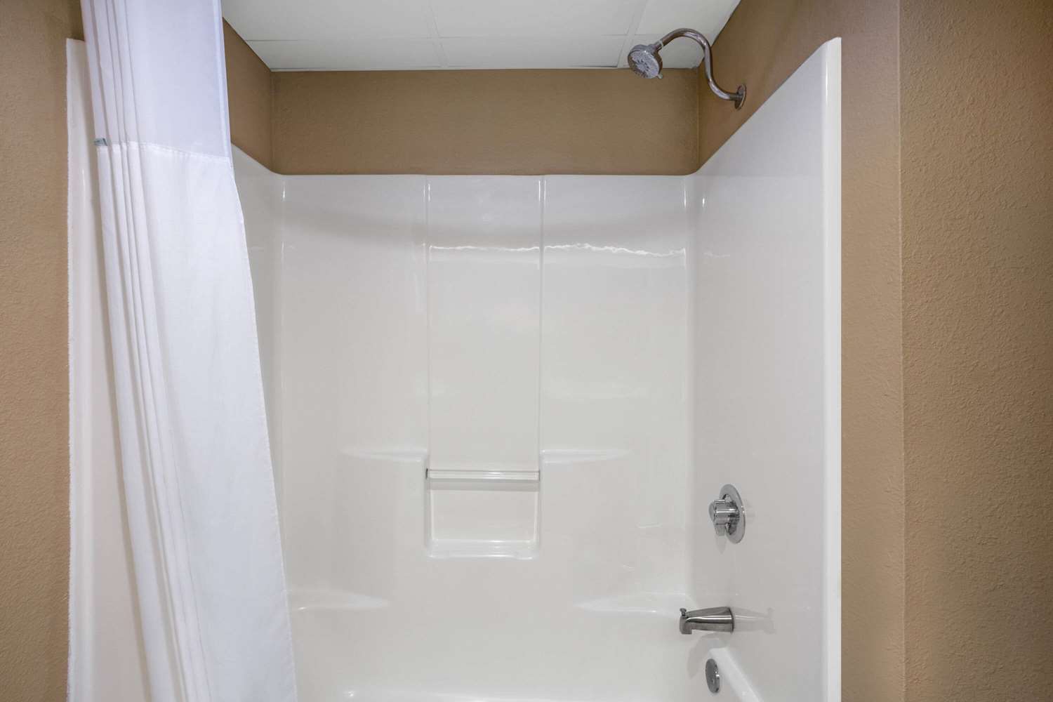 Days Inn & Suites by Wyndham Cuba 16/16