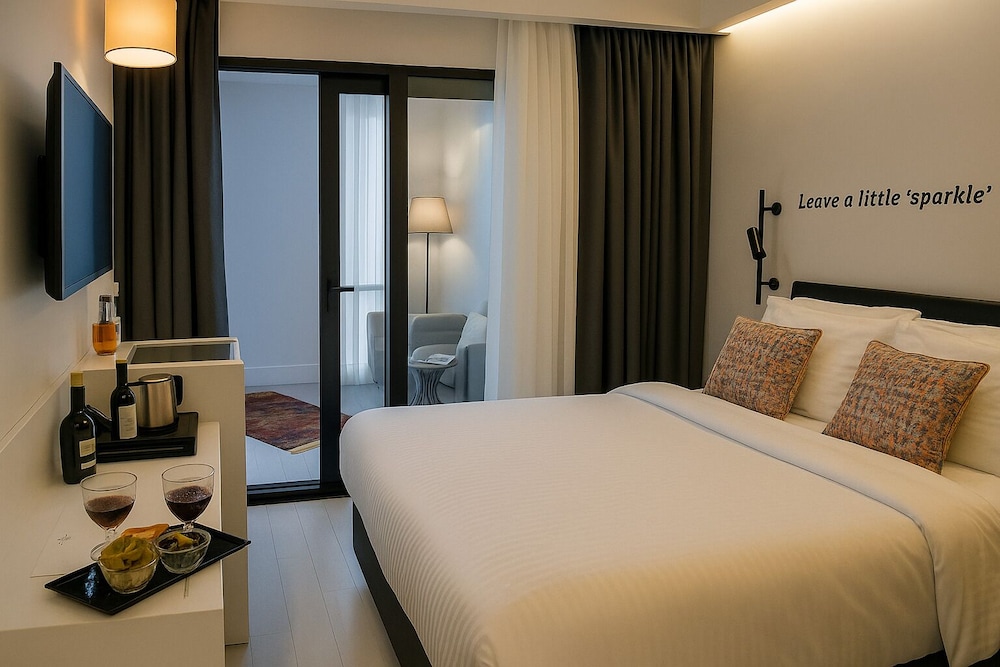 Sparkle Hotel 23/64