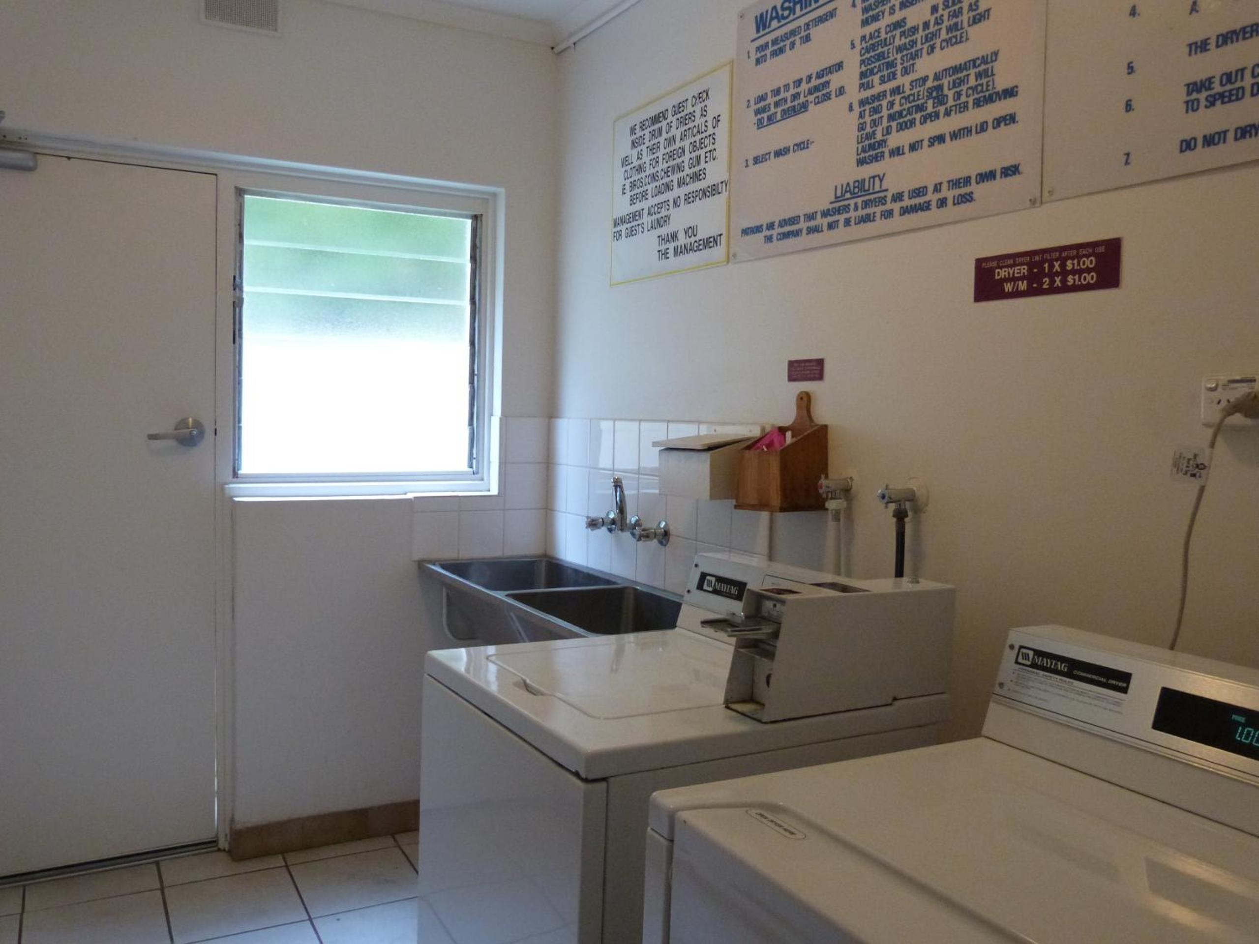 Glenelg Holiday Apartments- Corfu 5/20