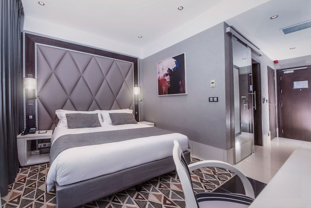 Krystal Palace Douala 9/39