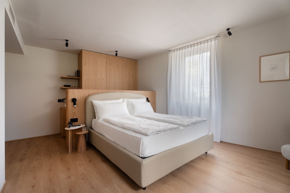 SUPERIOR, DOUBLE BED