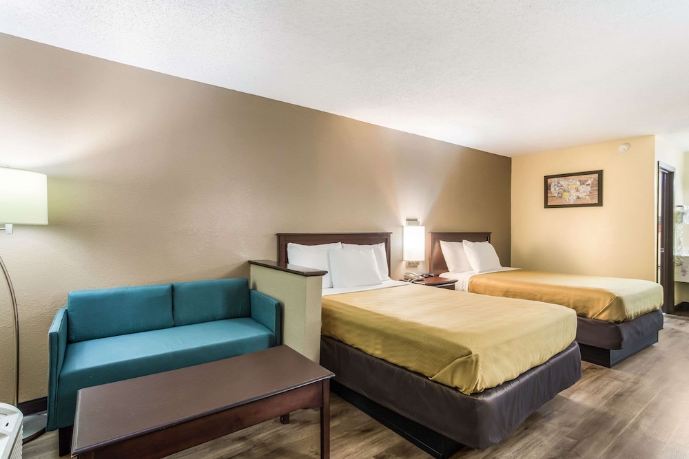 Econo Lodge Clinton - Jackson West, MS 15/25