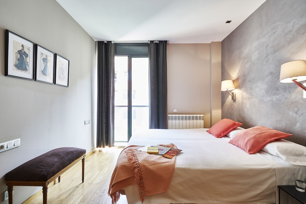 2 BEDROOMS, APARTMENT, DOUBLE AND TWIN BEDS, CITY VIEW, 2 BATHROOMS, 2 SOFA