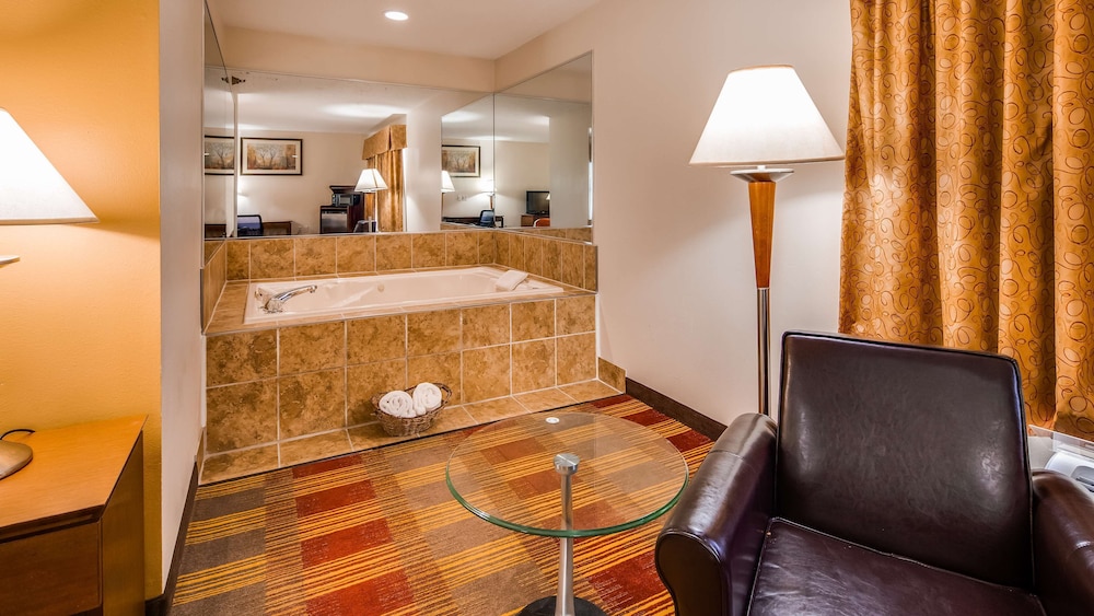 Best Western Lakewood Inn 31/37