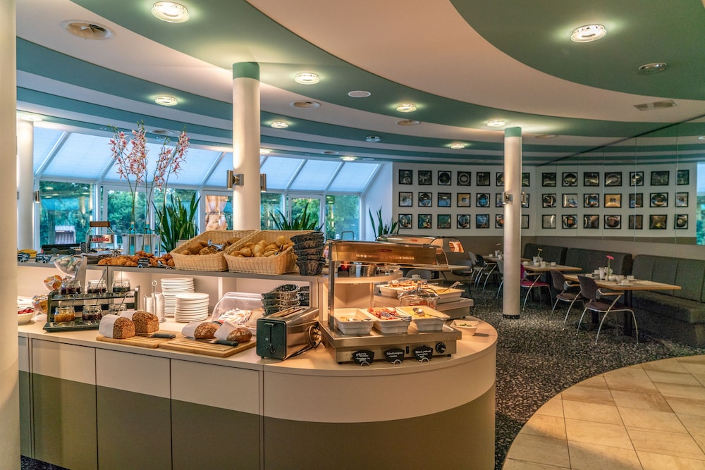 Globana Airport Hotel 35/46