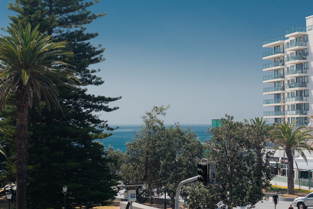 Quest Cronulla Beach 64/72