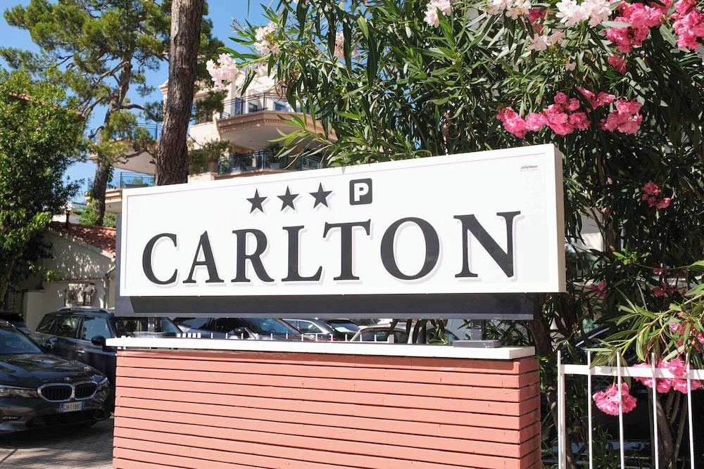 Carlton 7/48