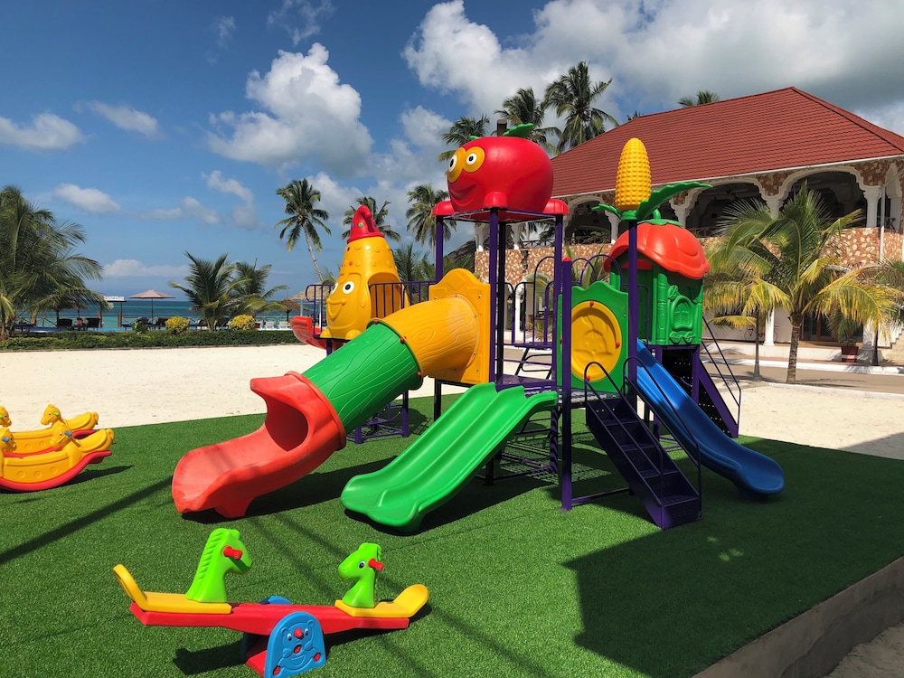 Sunny Palms Beach Bungalows 52/65