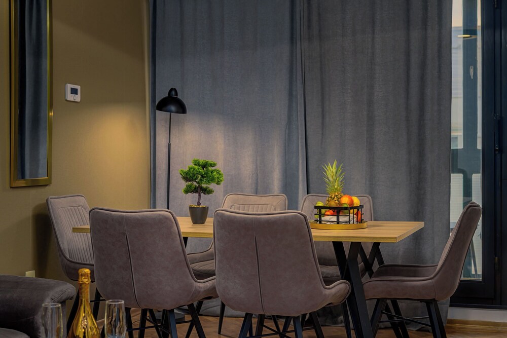 Meridien Luxury Apartments 39/50