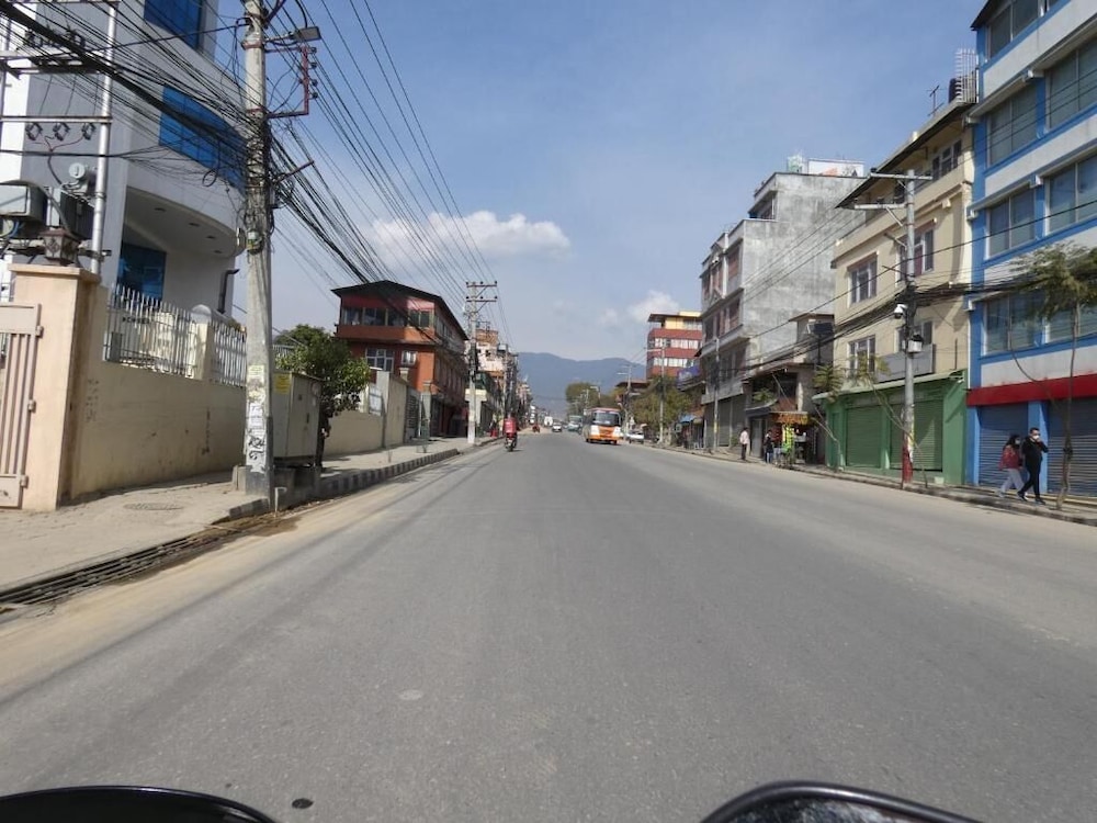 Sara's Backpackers Hotel 66/74