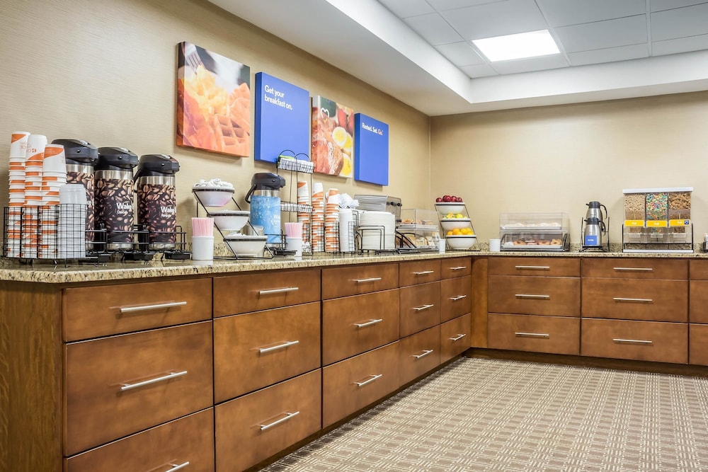 Comfort Inn The Pointe Niagara Falls, NY 38/47
