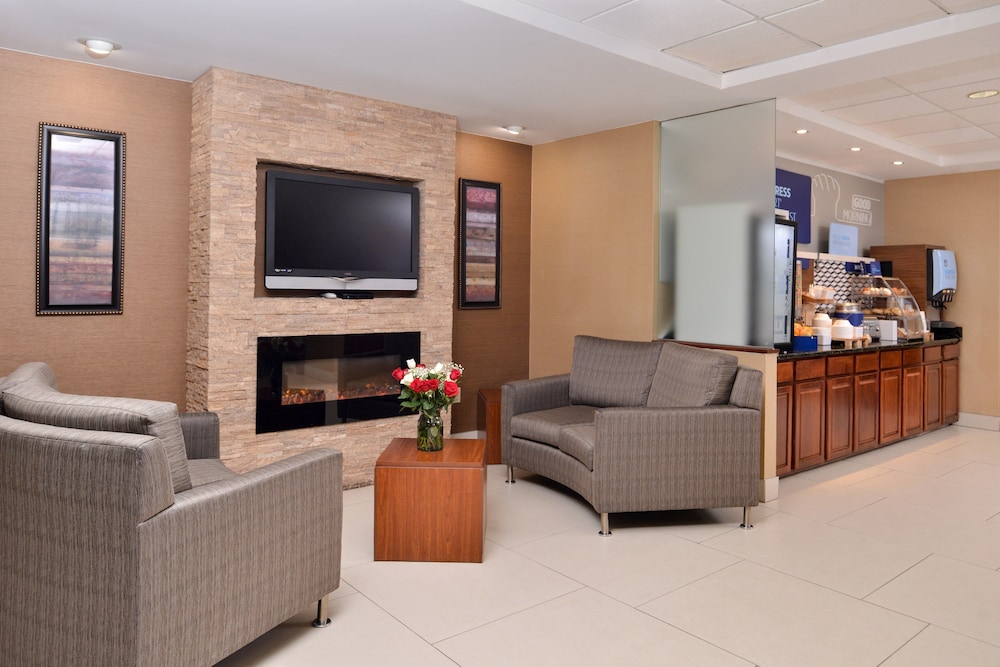 Holiday Inn Express Hotel Suites West Chester 52/76