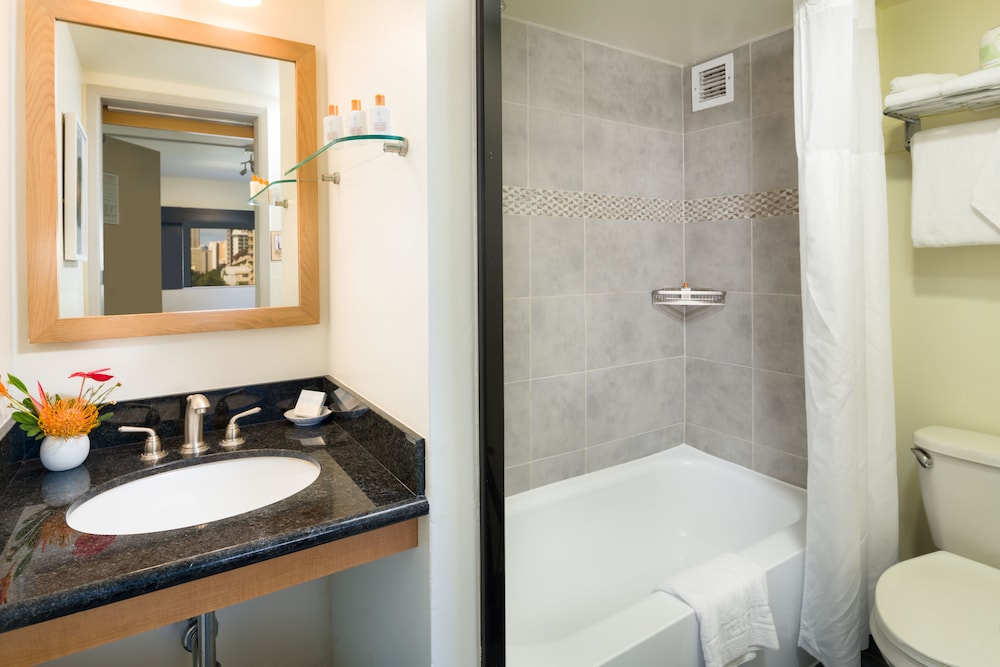 Vive Hotel Waikiki 75/77