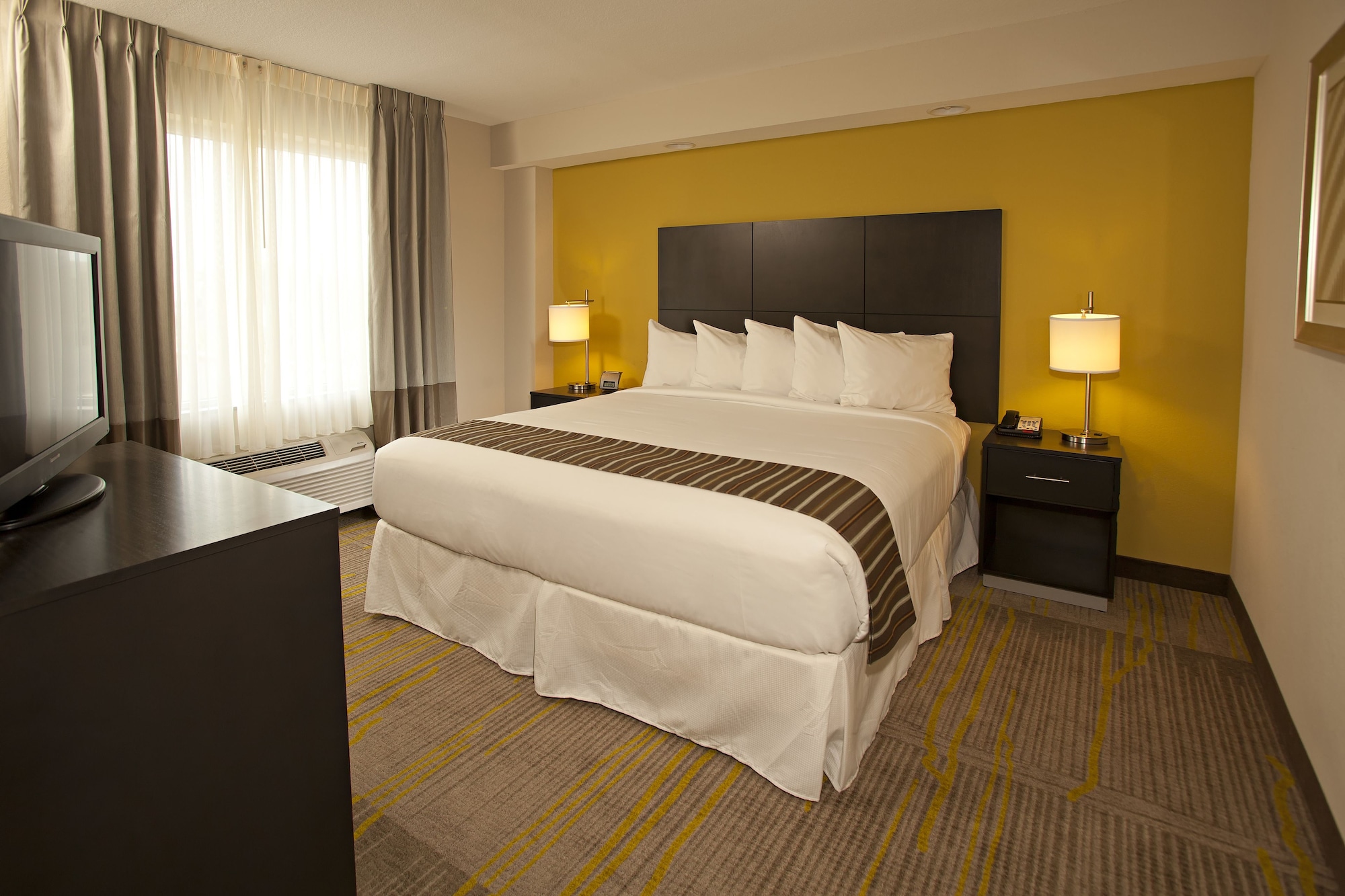 جناح بسرير كينج لذوي الإعاقة، Comfort Suites Miami Airport North 2/10
