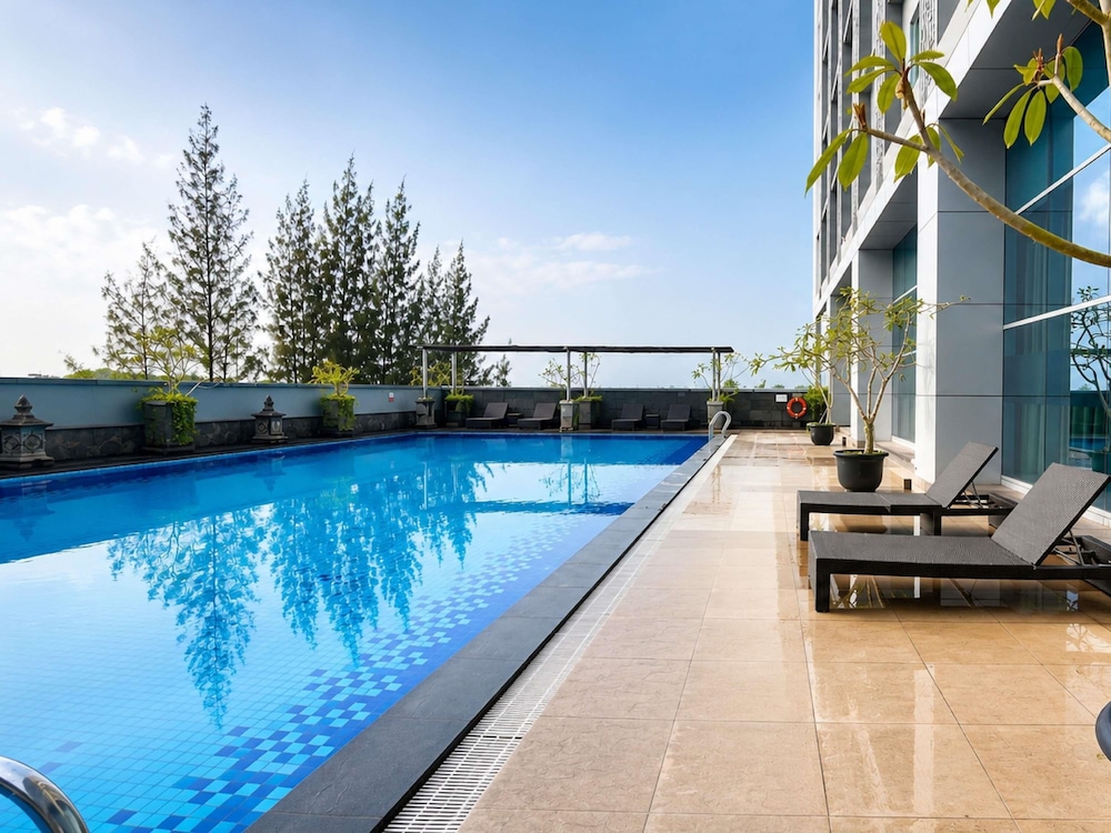 Novotel Bangka Hotel & Convention Centre 73/75