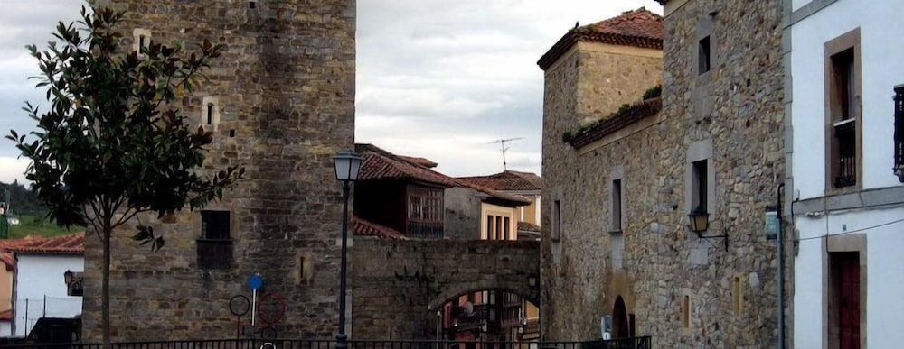 Hotel Castillo de Valdes Salas 3/26