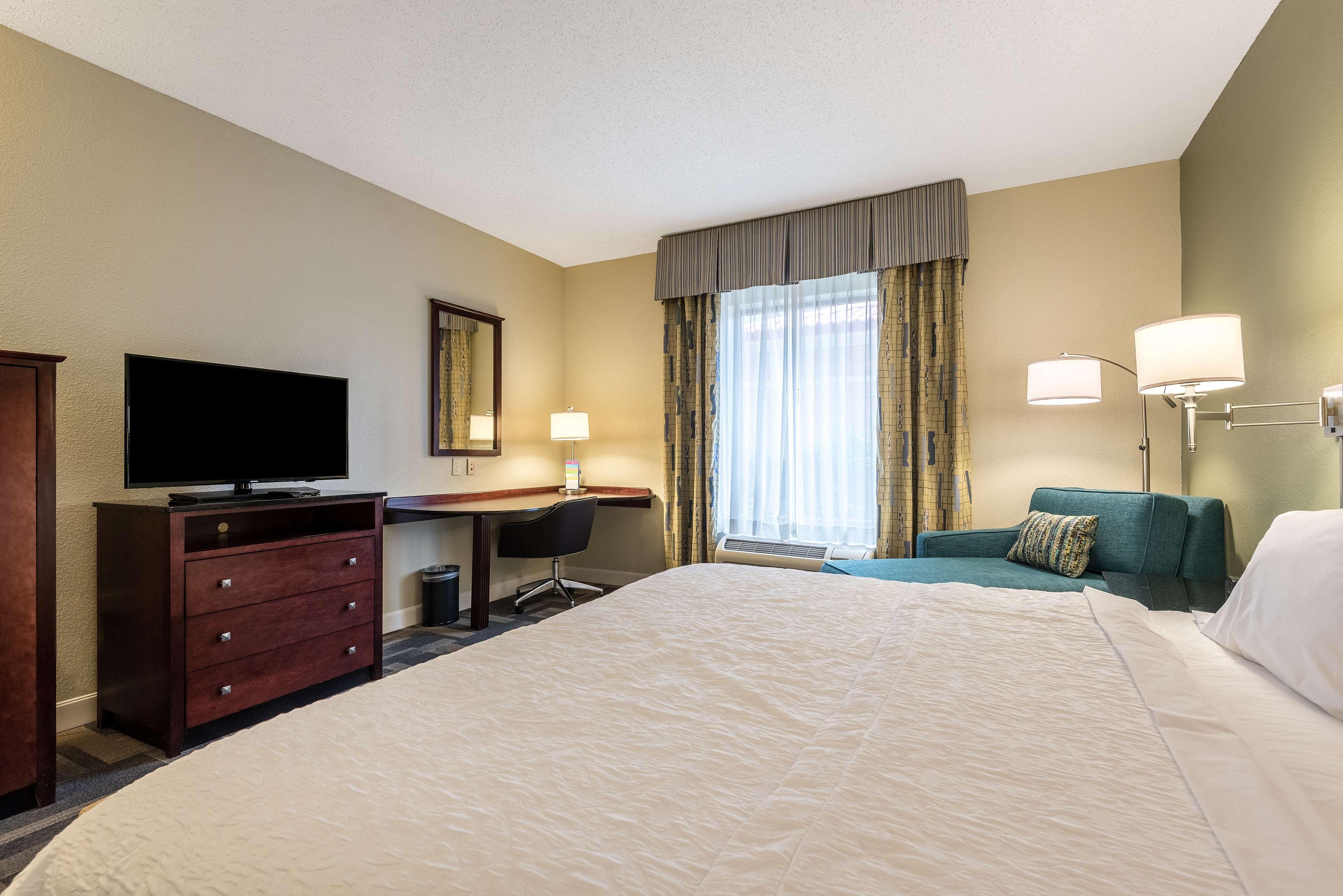 STUDIO, SUITE, KING BED, SOFA