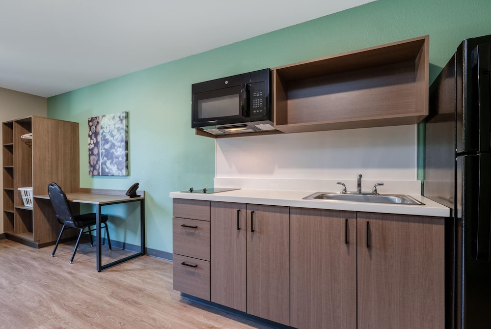 ECHO Suites Extended Stay by Wyndham Bozeman 13/68