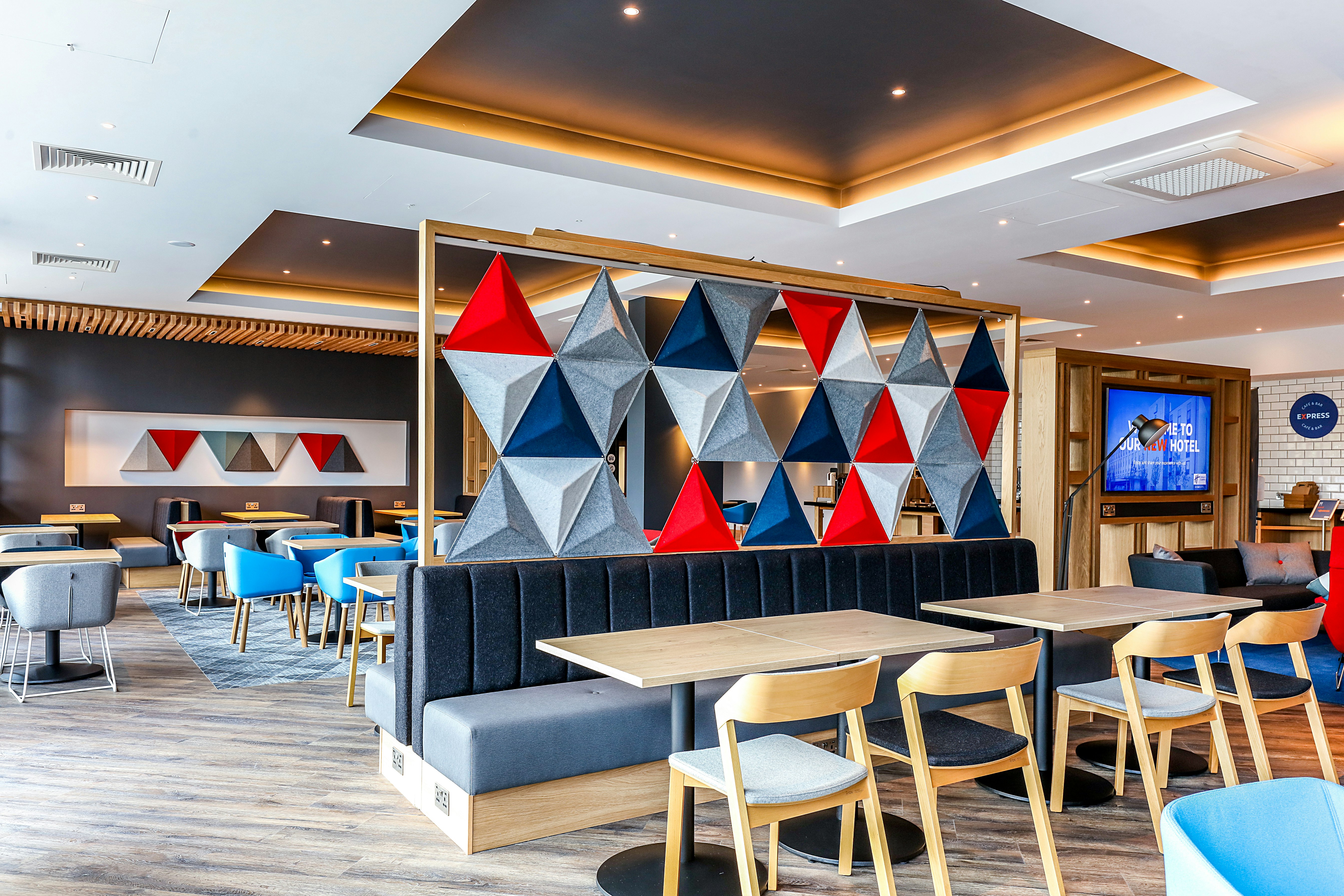 Holiday Inn Express Bicester 32/49