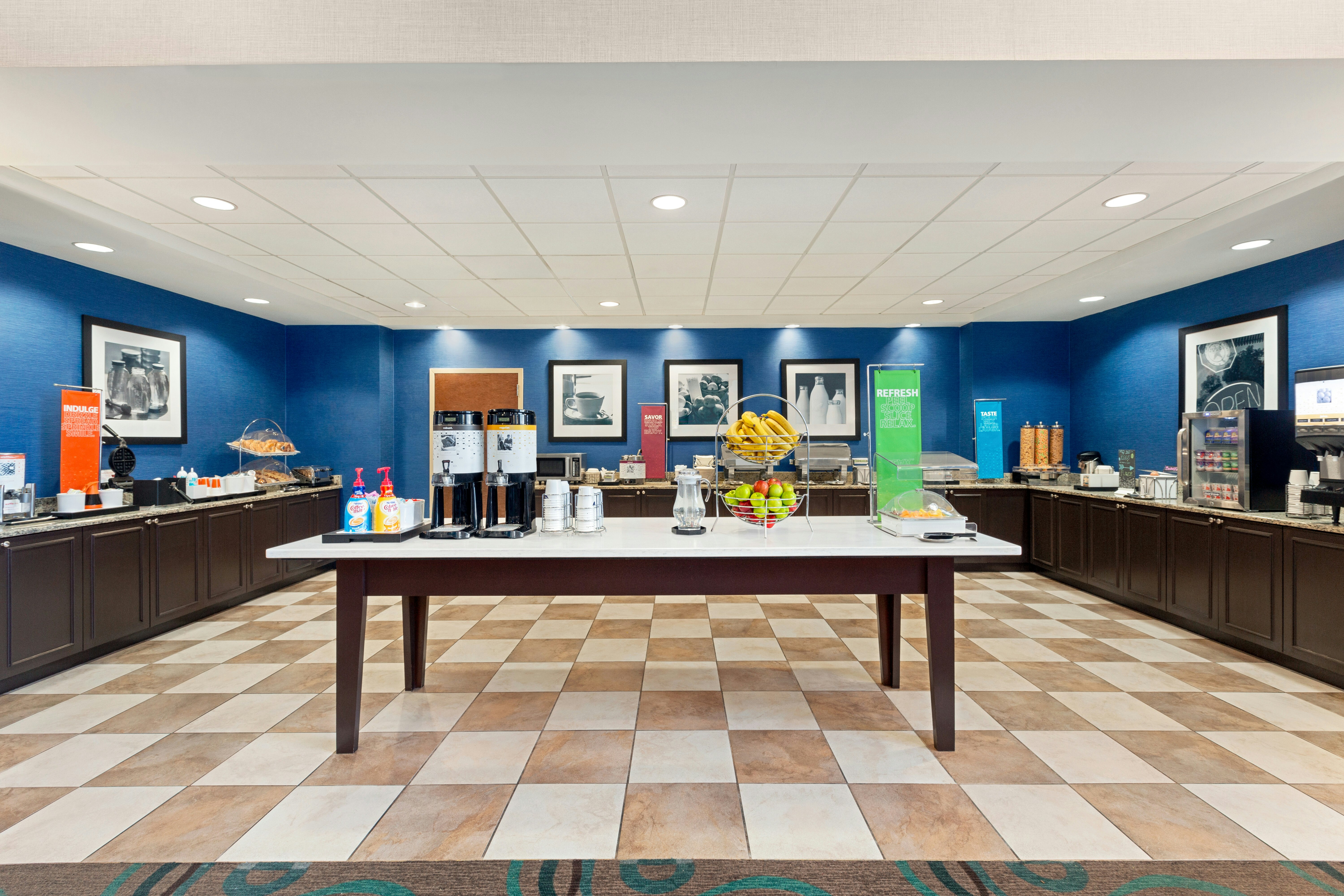 Hampton Inn & Suites Atlanta Airport West/Camp Creek Pkwy 40/41