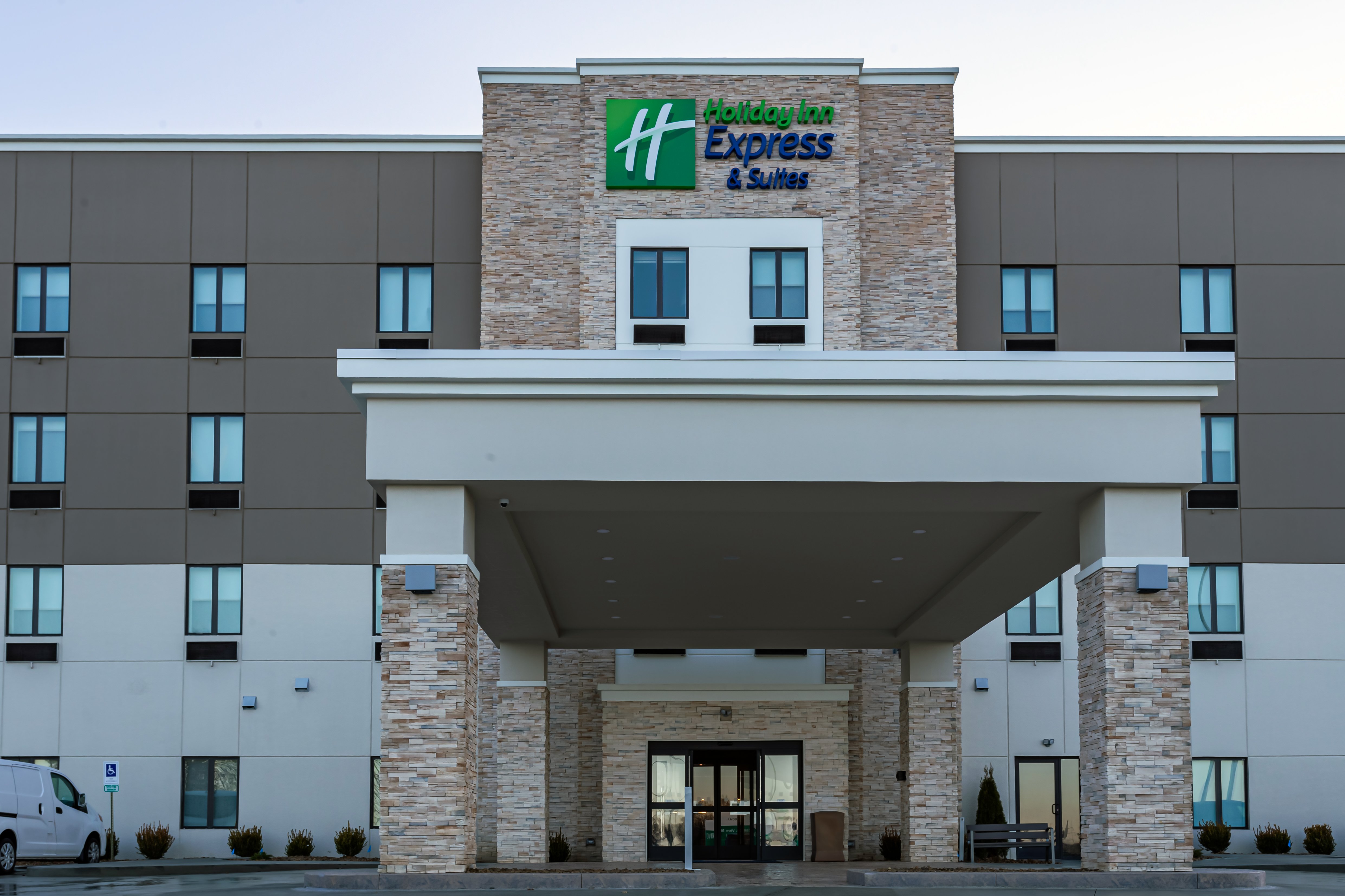 Holiday Inn Express & Suites Columbus - Worthington 6/58