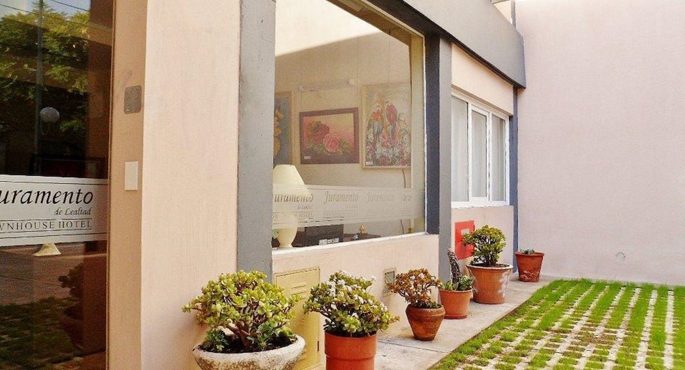 Juramento de Lealtad Townhouse Hotel 24/30