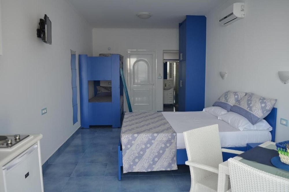 Bouganville Studios 27/50