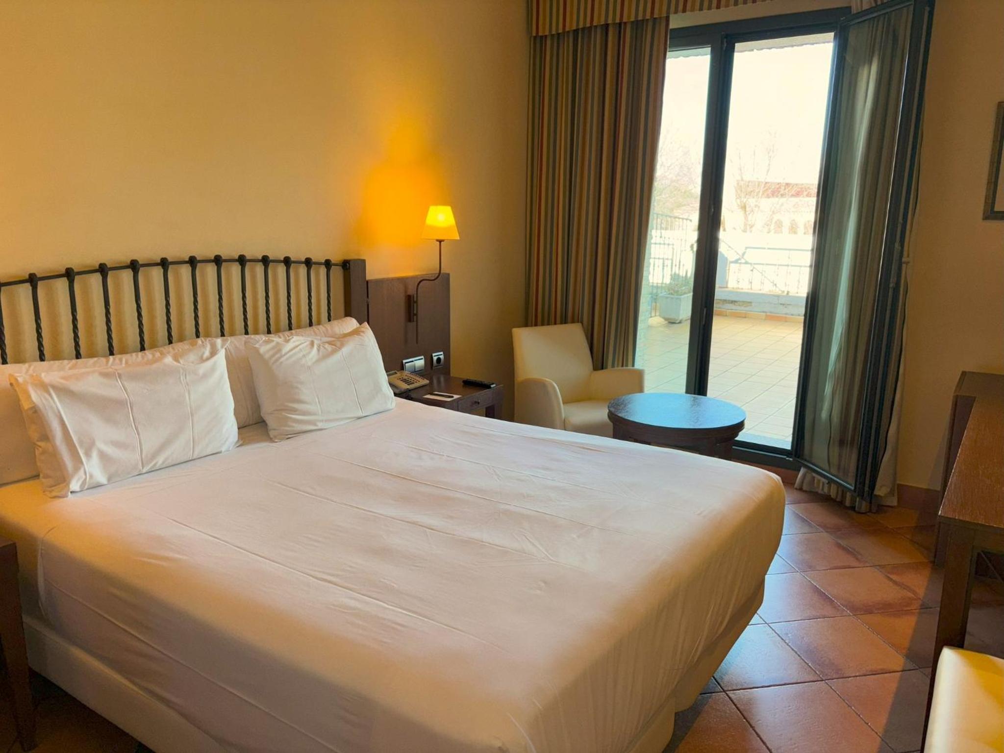 Room, Double Bed