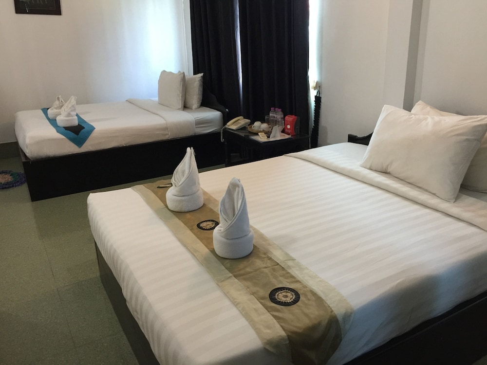 Central Night Hotel 17/50